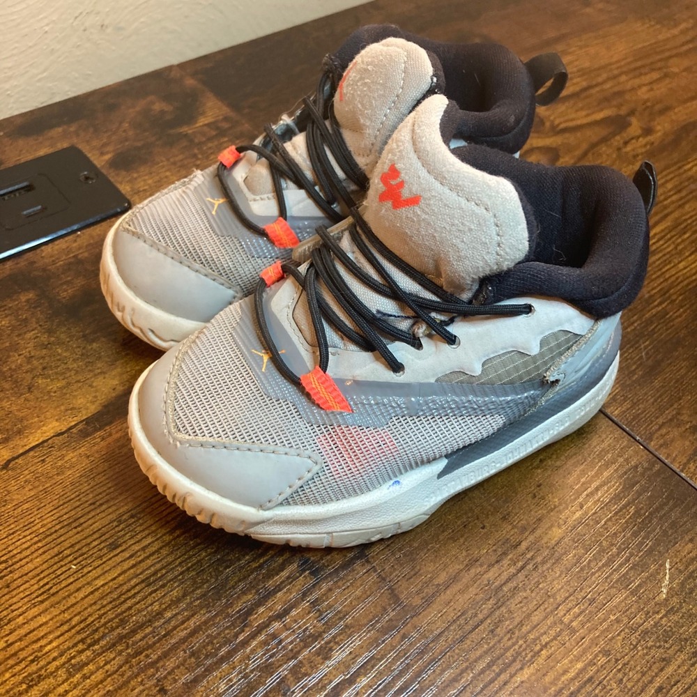 Jordan Zion 1 Light Smoke Grey Toddler Shoes 6C Black Orange DC2023-008